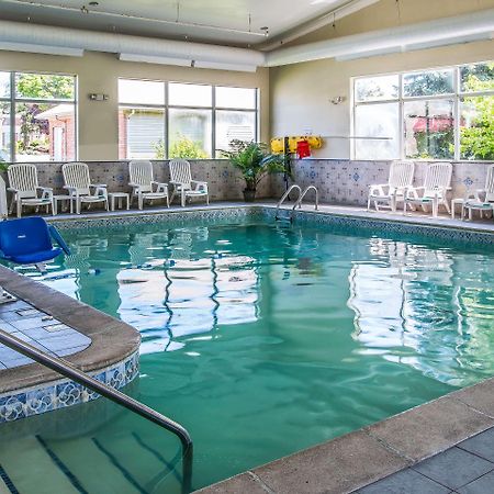 Quality Inn & Suites Ann Arbor Hwy 23 מראה חיצוני תמונה
