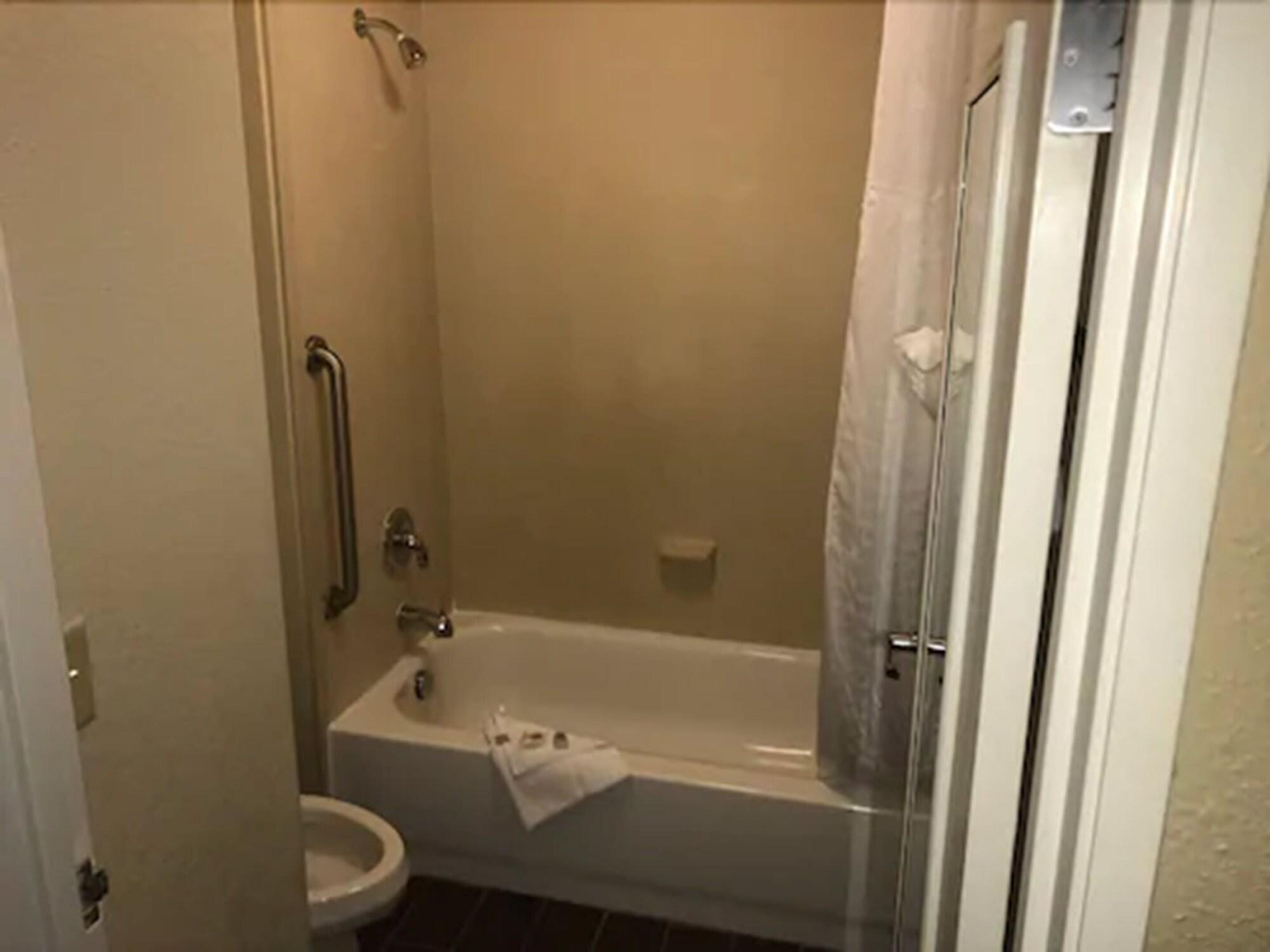 Quality Inn & Suites Ann Arbor Hwy 23 מראה חיצוני תמונה
