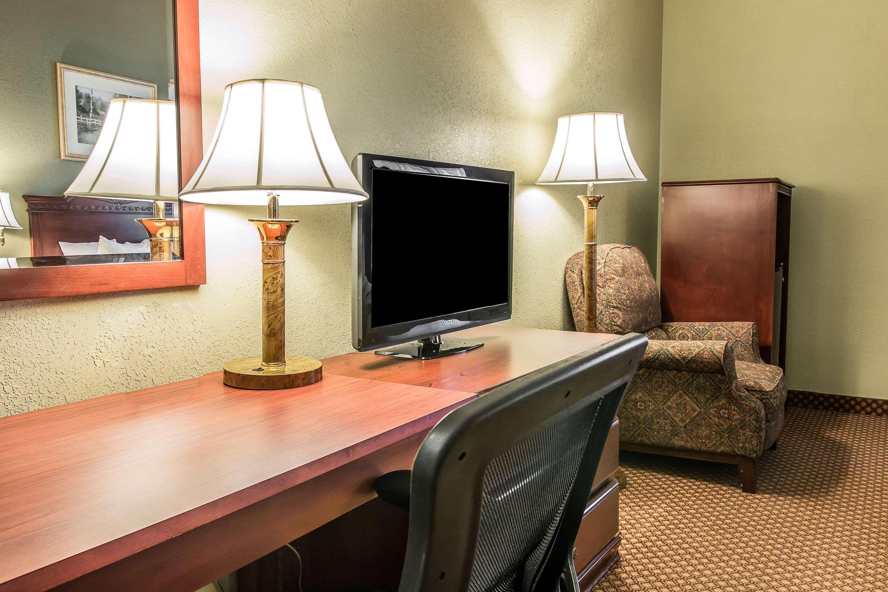 Quality Inn & Suites Ann Arbor Hwy 23 מראה חיצוני תמונה