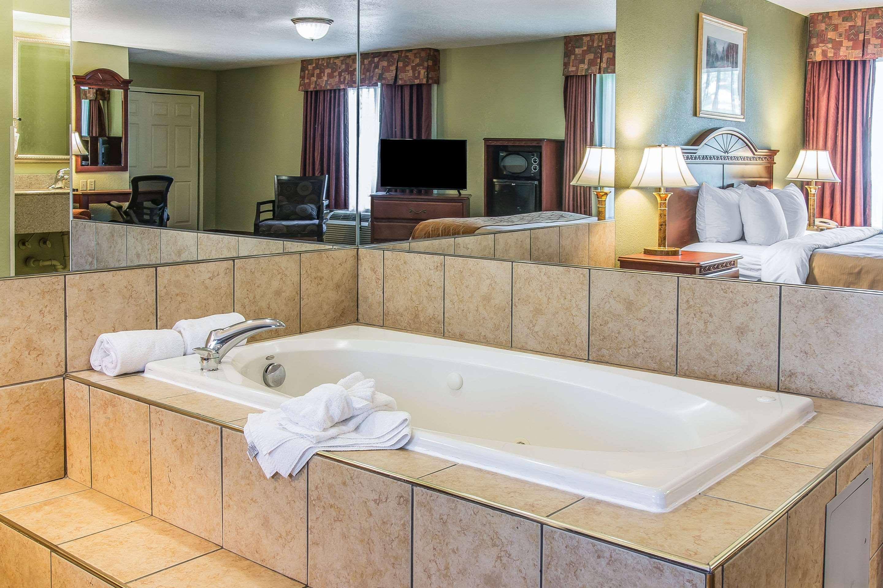 Quality Inn & Suites Ann Arbor Hwy 23 מראה חיצוני תמונה