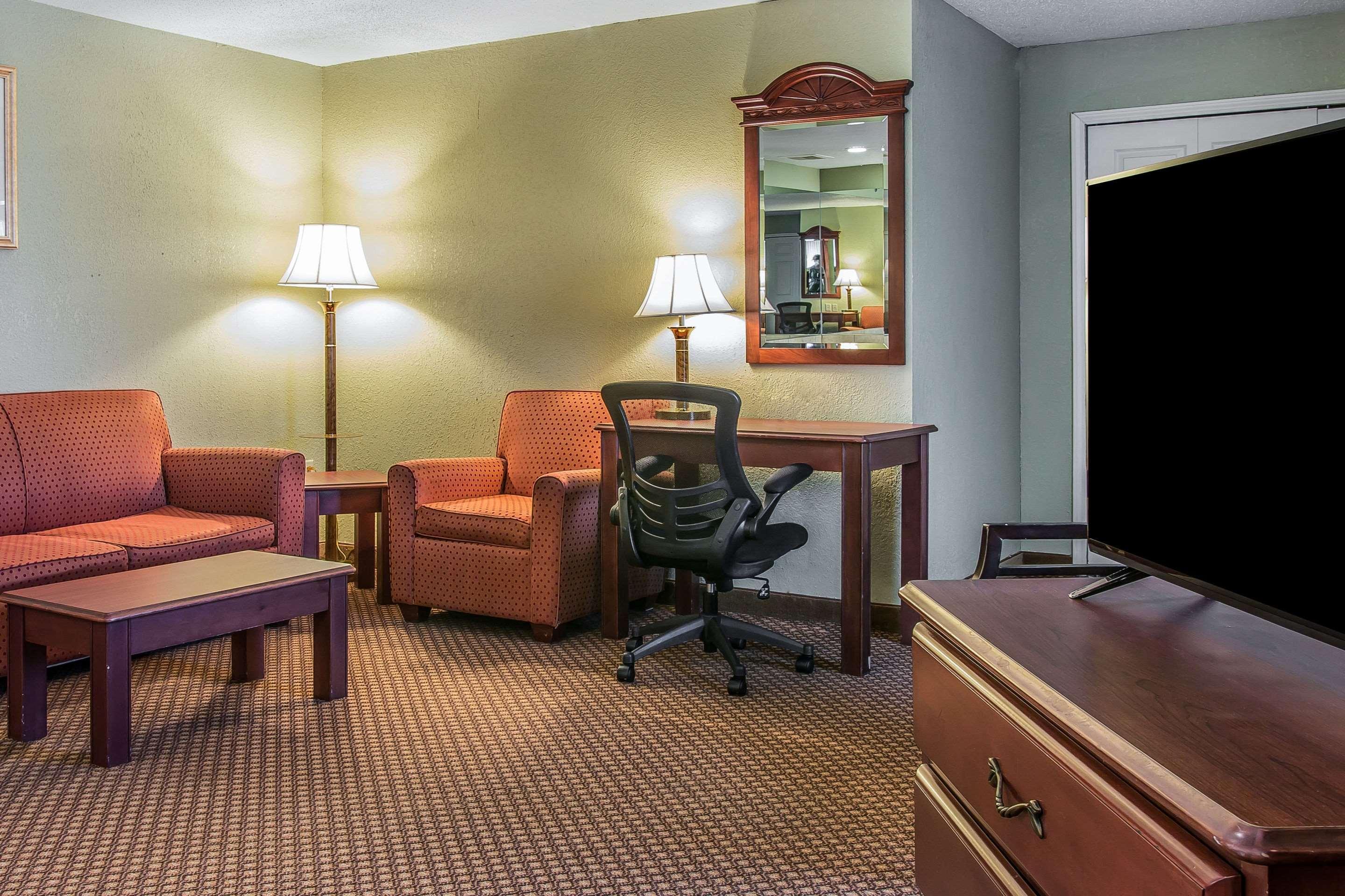 Quality Inn & Suites Ann Arbor Hwy 23 מראה חיצוני תמונה