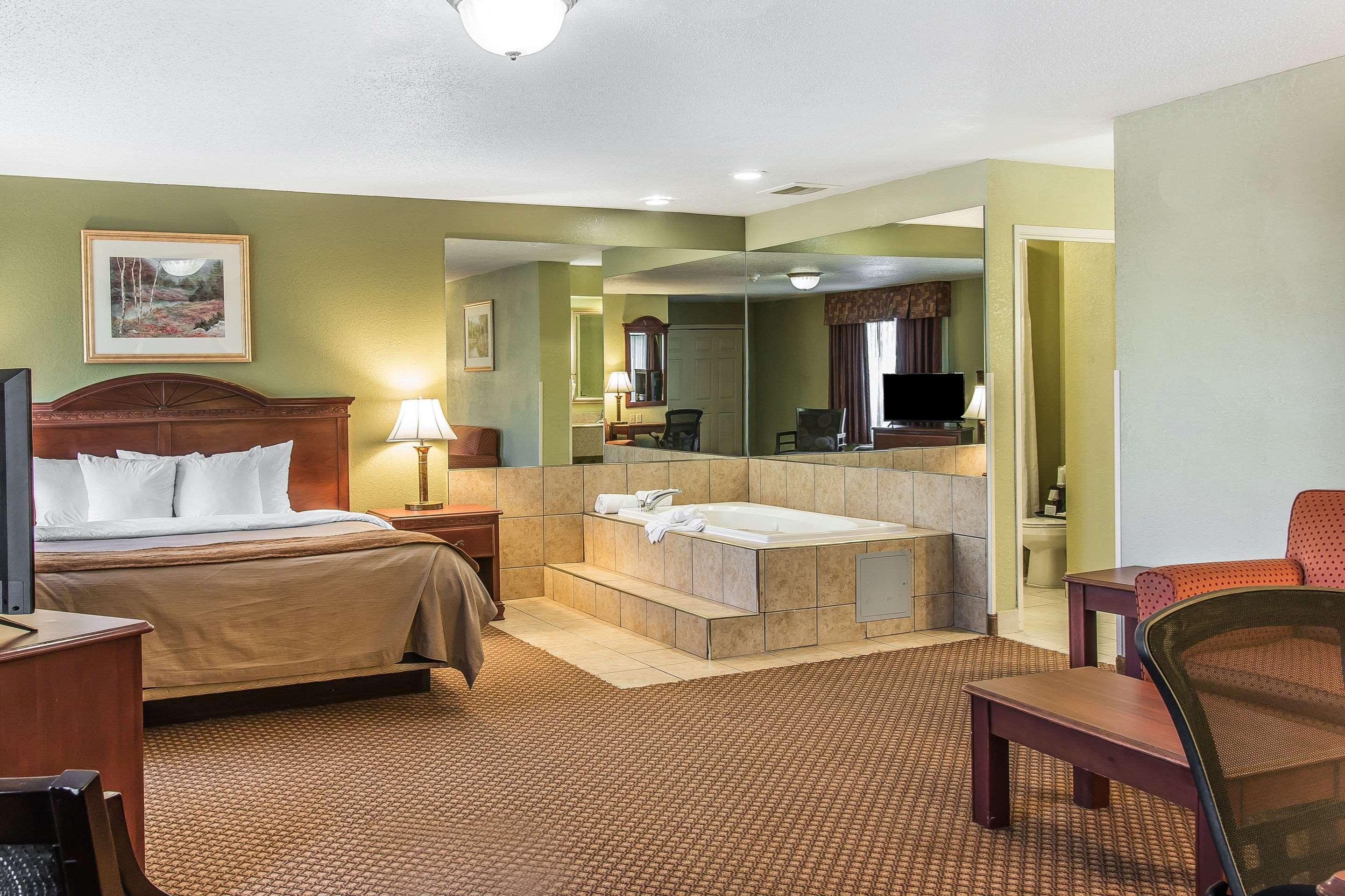 Quality Inn & Suites Ann Arbor Hwy 23 מראה חיצוני תמונה