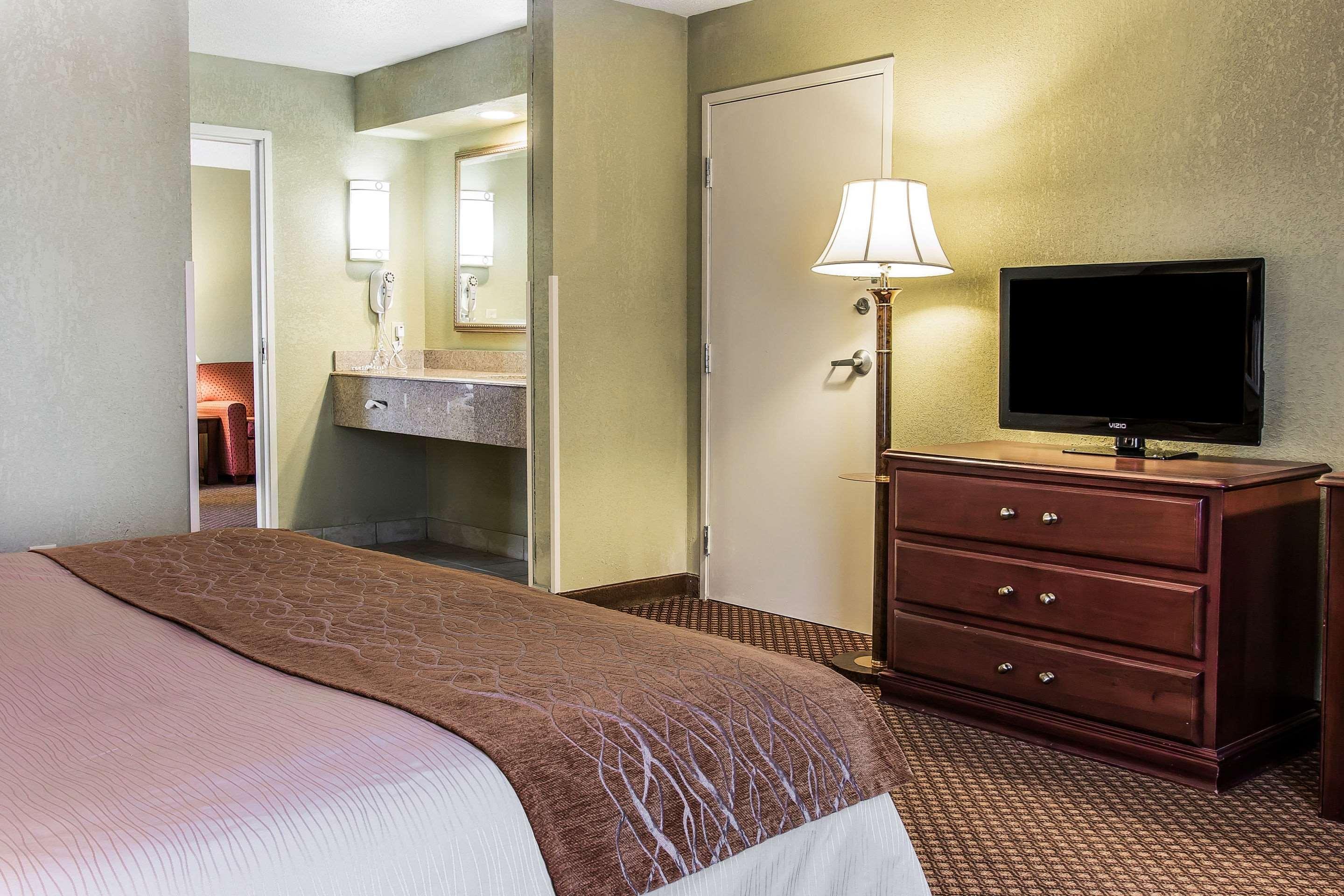 Quality Inn & Suites Ann Arbor Hwy 23 מראה חיצוני תמונה